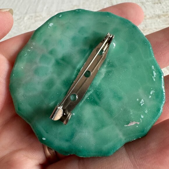 Resin Coated Sand Dollar Pin Brooch - Picture 8 of 8